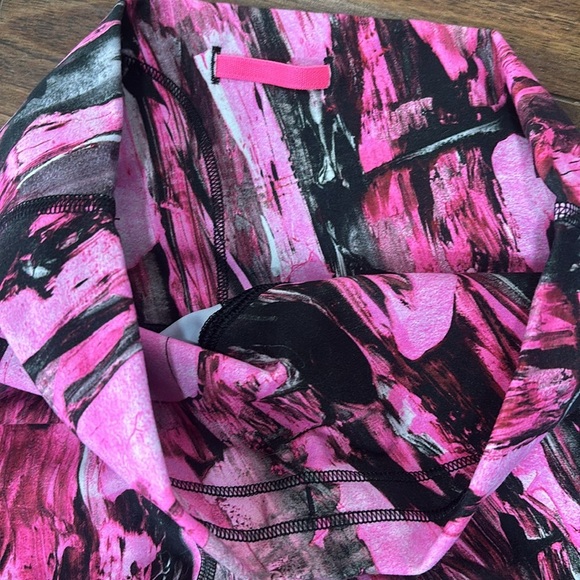 Lululemon Wunder Train Legging - Picture 5 of 8